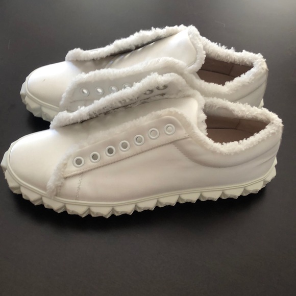 Stuart Weitzman fringie coverstory sneakers - Picture 1 of 6